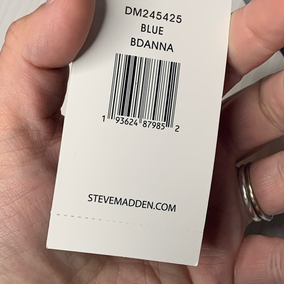 HOST PICKSTEVE MADDEN 💙Bandana Pleat Camera Bag - Picture 14 of 15